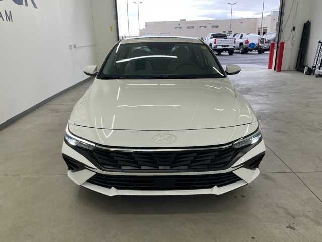 2025 Hyundai Elantra Limited photo 4