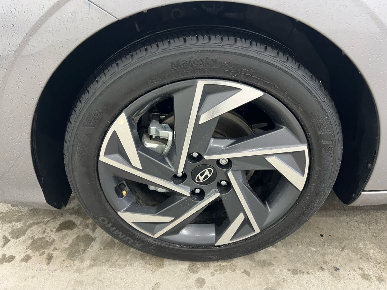 2024 Hyundai Elantra SEL Convenience photo 3