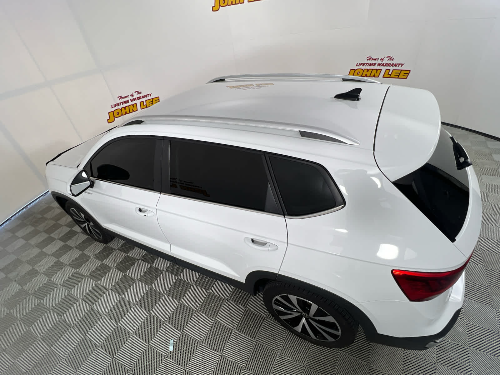 2022 Pure White Volkswagen Taos SE FWD