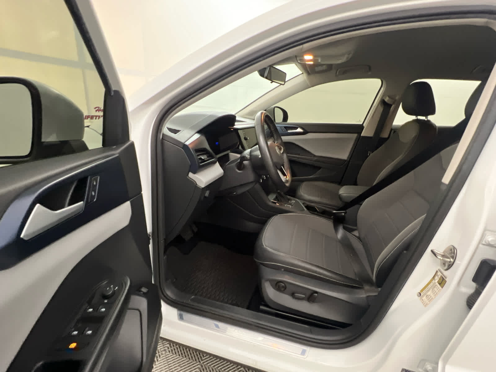 2022 Pure White Volkswagen Taos SE FWD