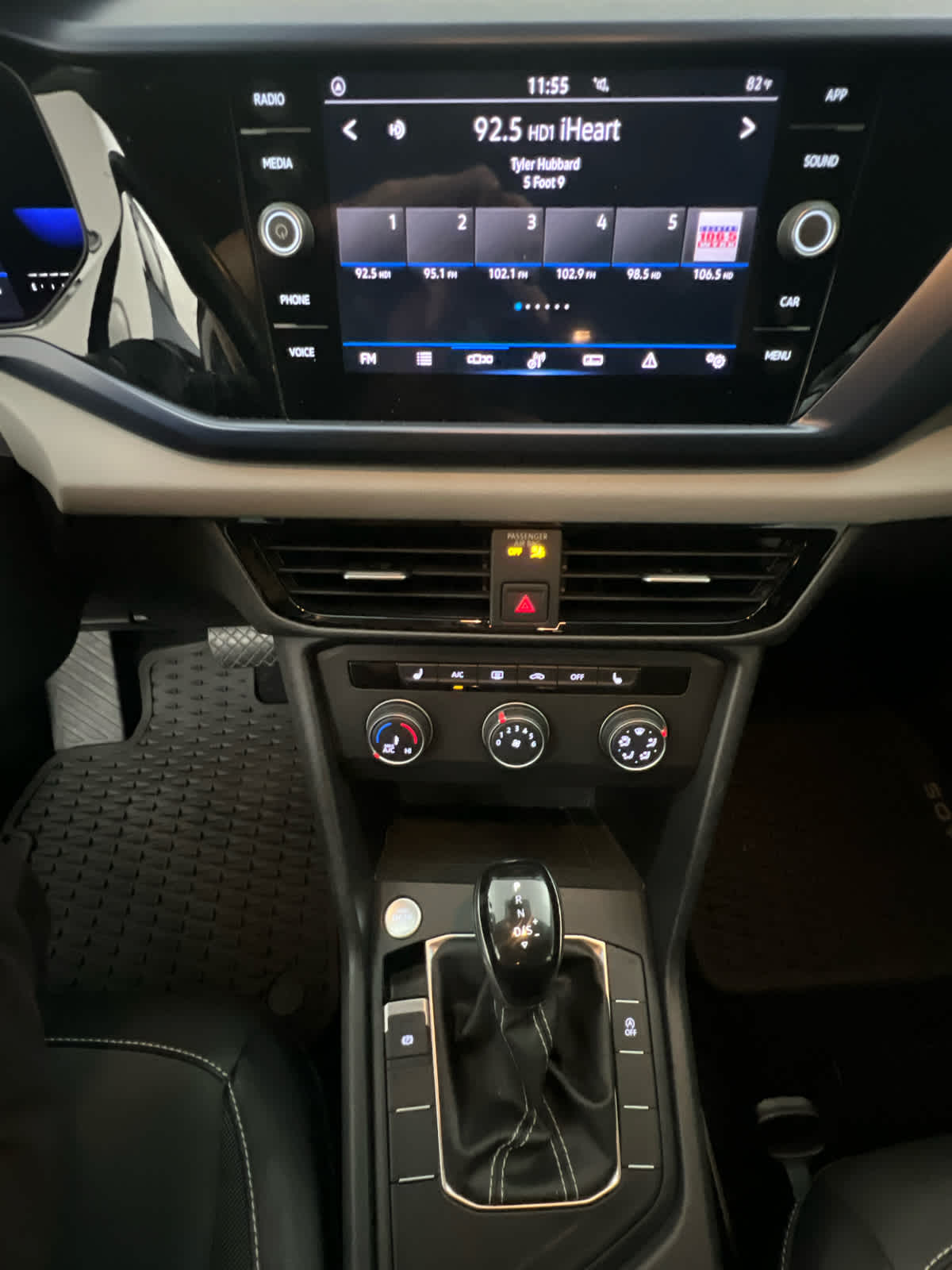 2022 Pure White Volkswagen Taos SE FWD