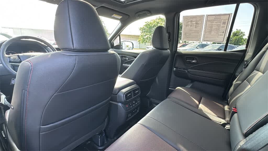 2025 Honda Ridgeline Black Edition photo 30