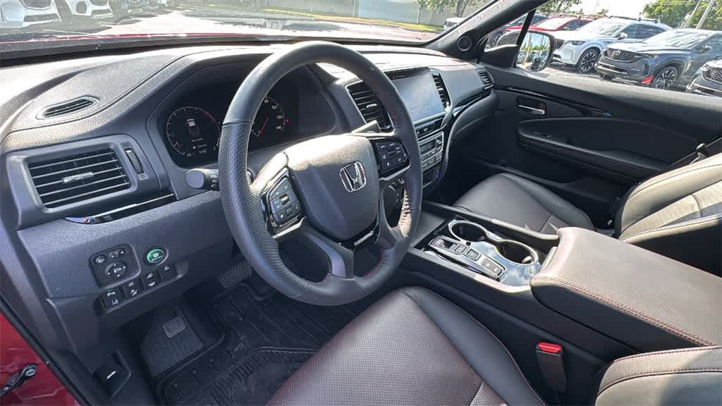 2025 Honda Ridgeline Black Edition photo 10