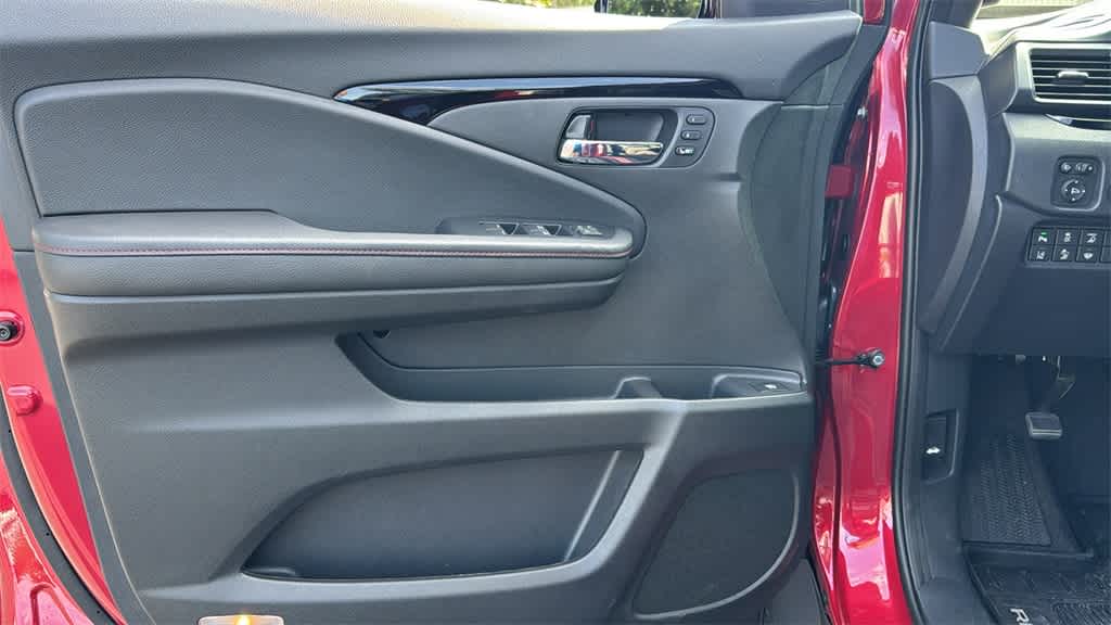 2025 Honda Ridgeline Black Edition photo 7