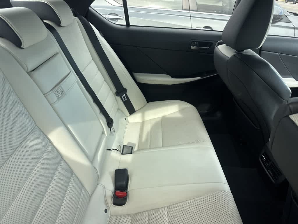 2022 Lexus IS 350 F SPORT photo 5
