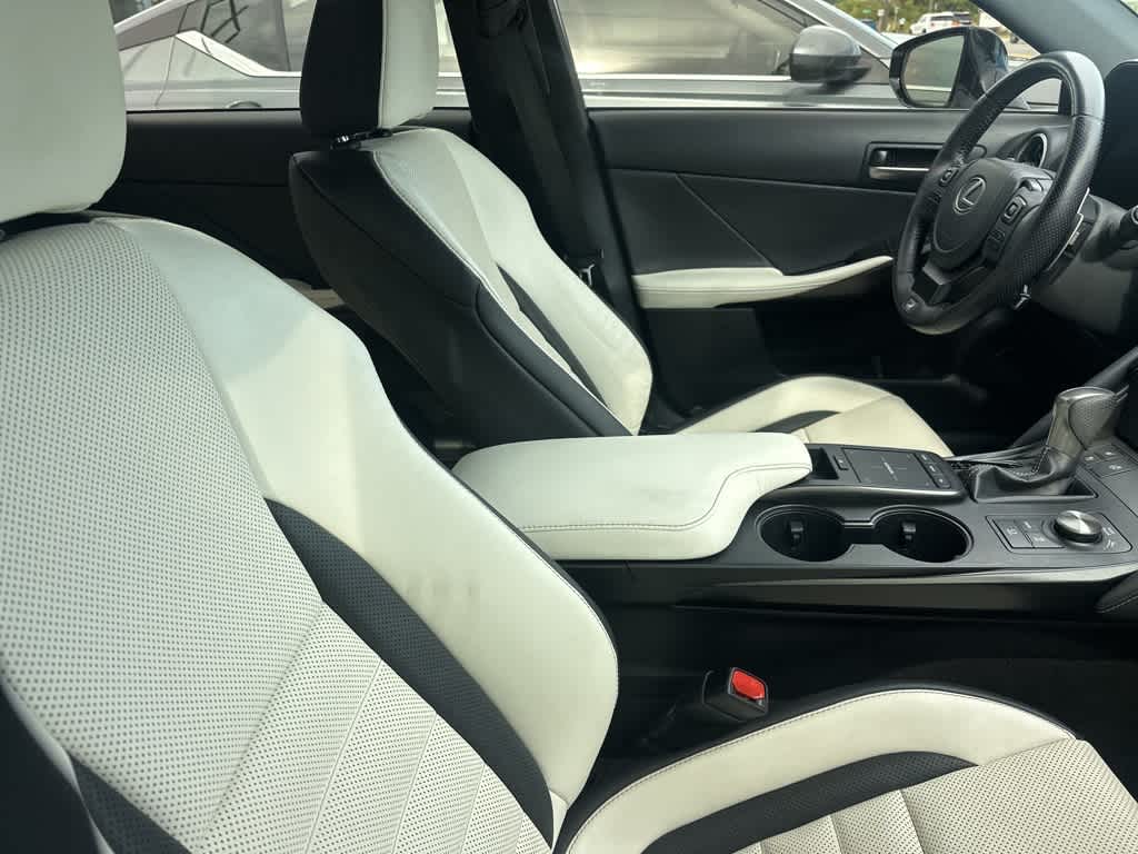 2022 Lexus IS 350 F SPORT photo 4