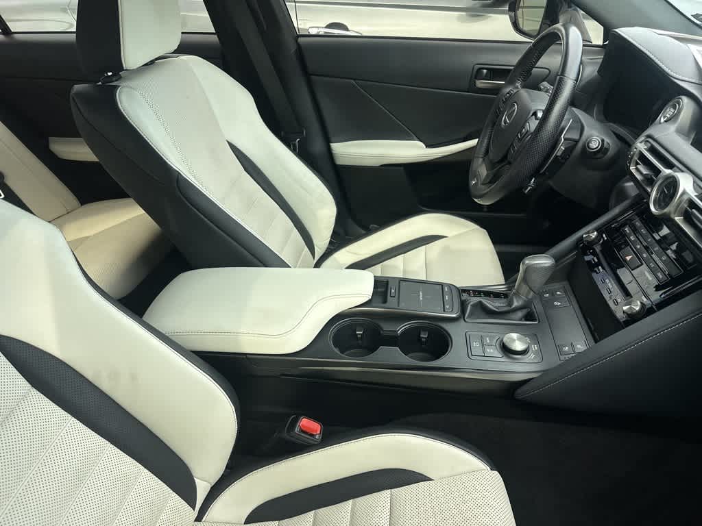 2022 Lexus IS 350 F SPORT photo 3