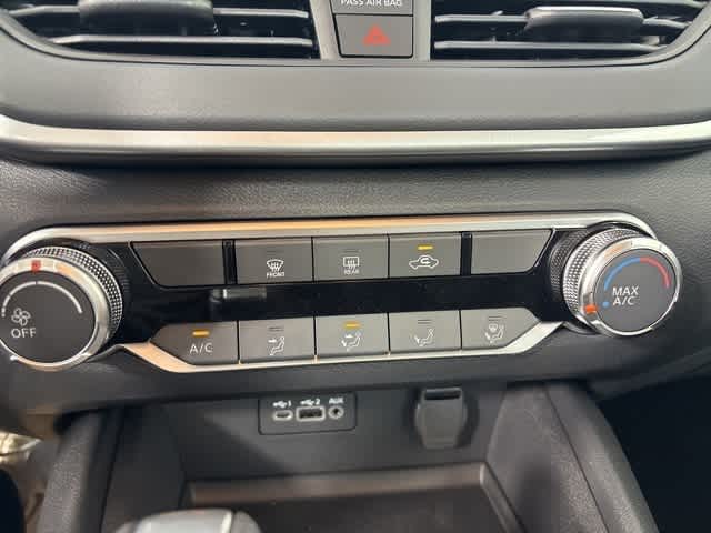 2025 Nissan Altima S photo 25