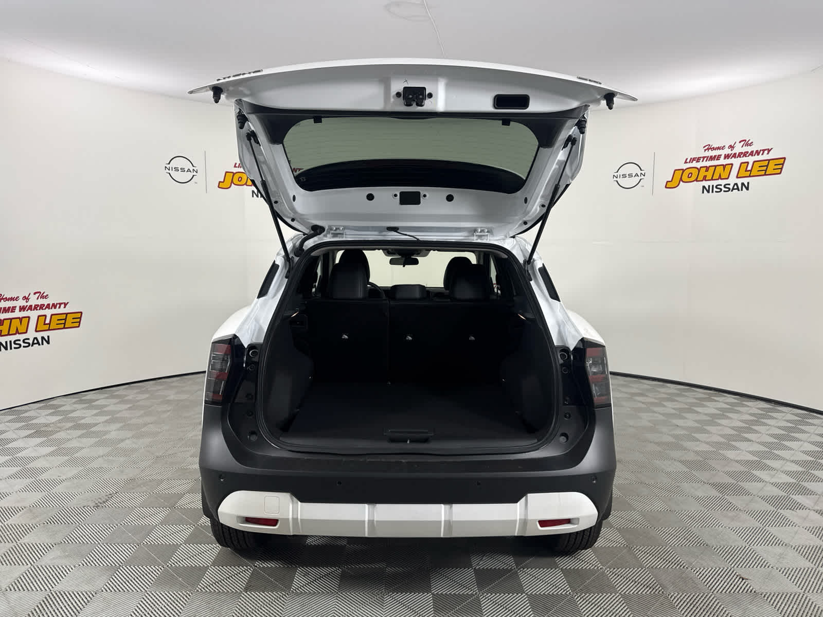 2025 Nissan Kicks SR photo 4