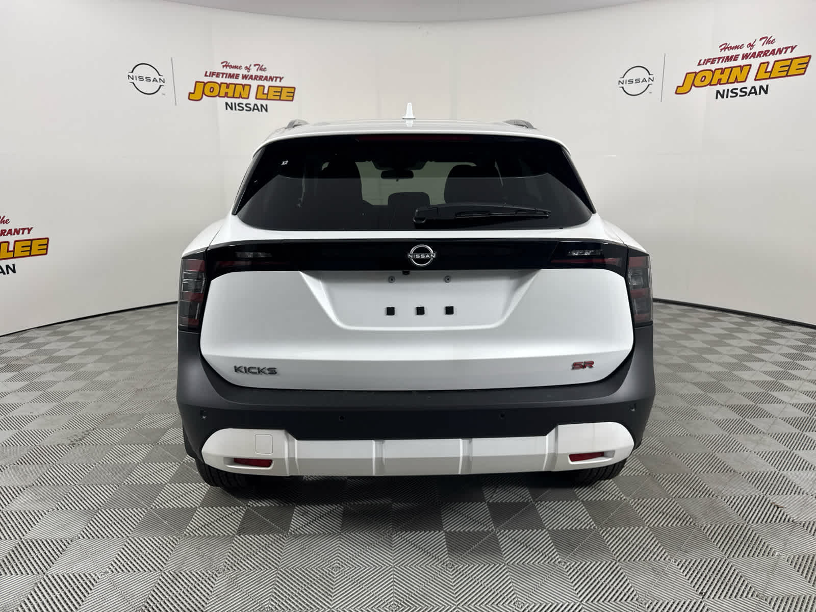 2025 Nissan Kicks SR photo 3