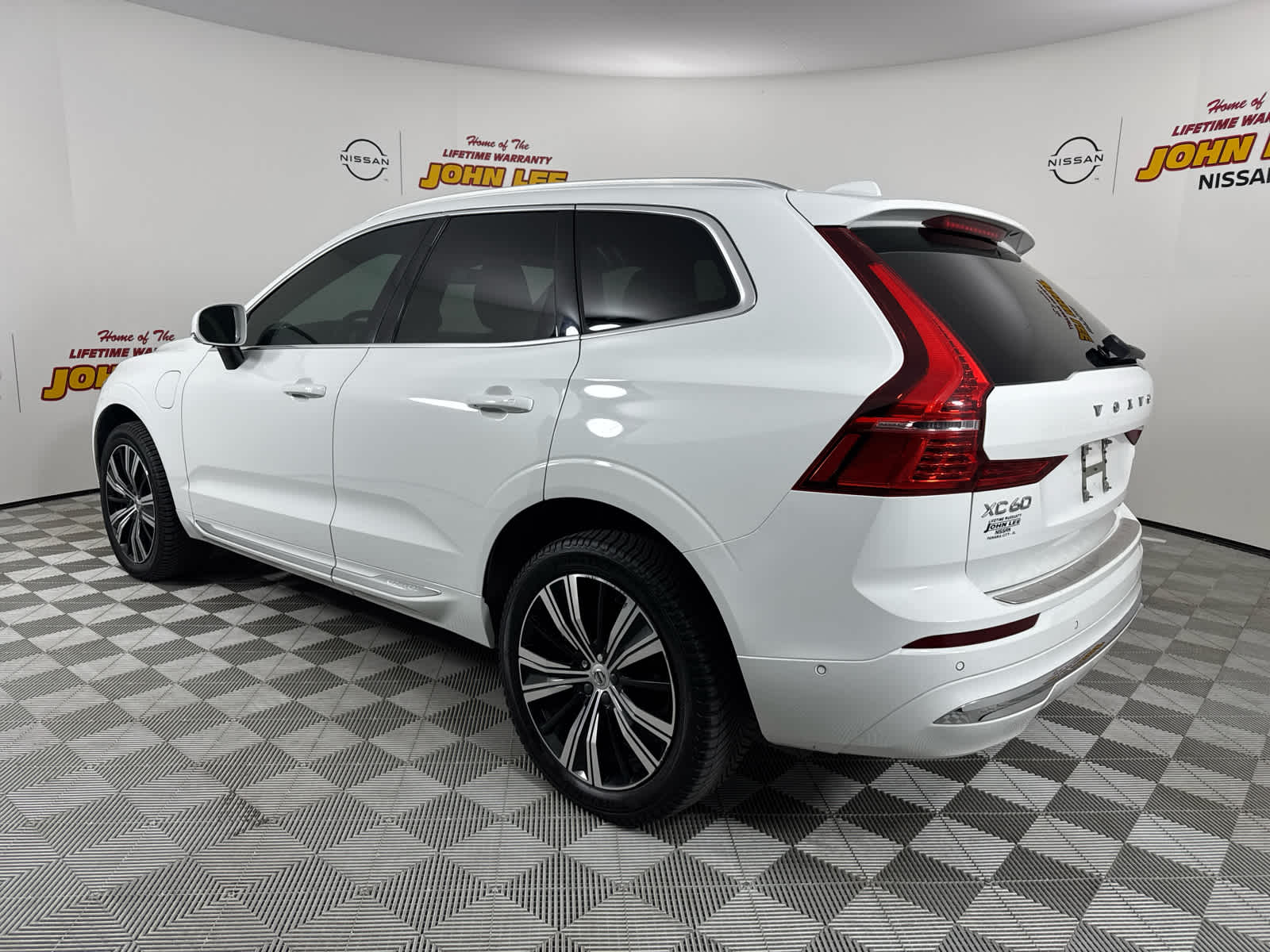 2022 Volvo XC60 Recharge Hybrid T8 Inscription photo 3