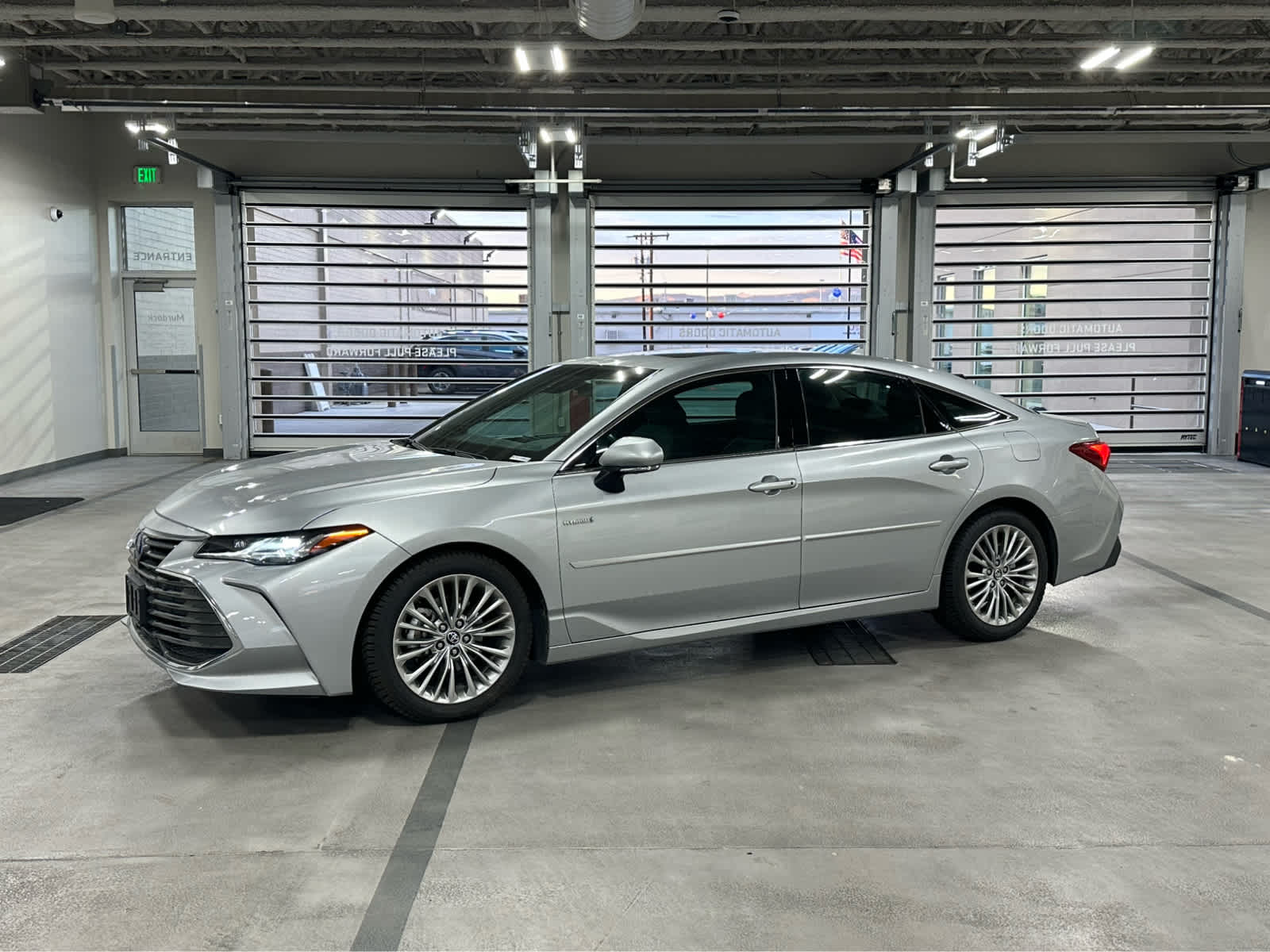 2019 Toyota Avalon Hybrid Limited FWD