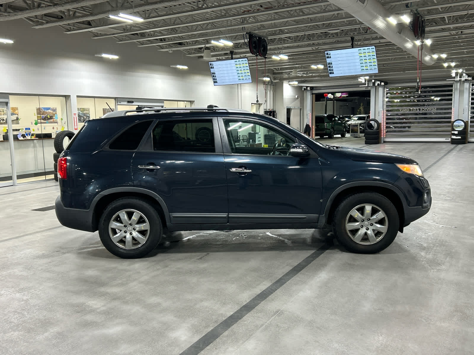 View vehicle photo 7