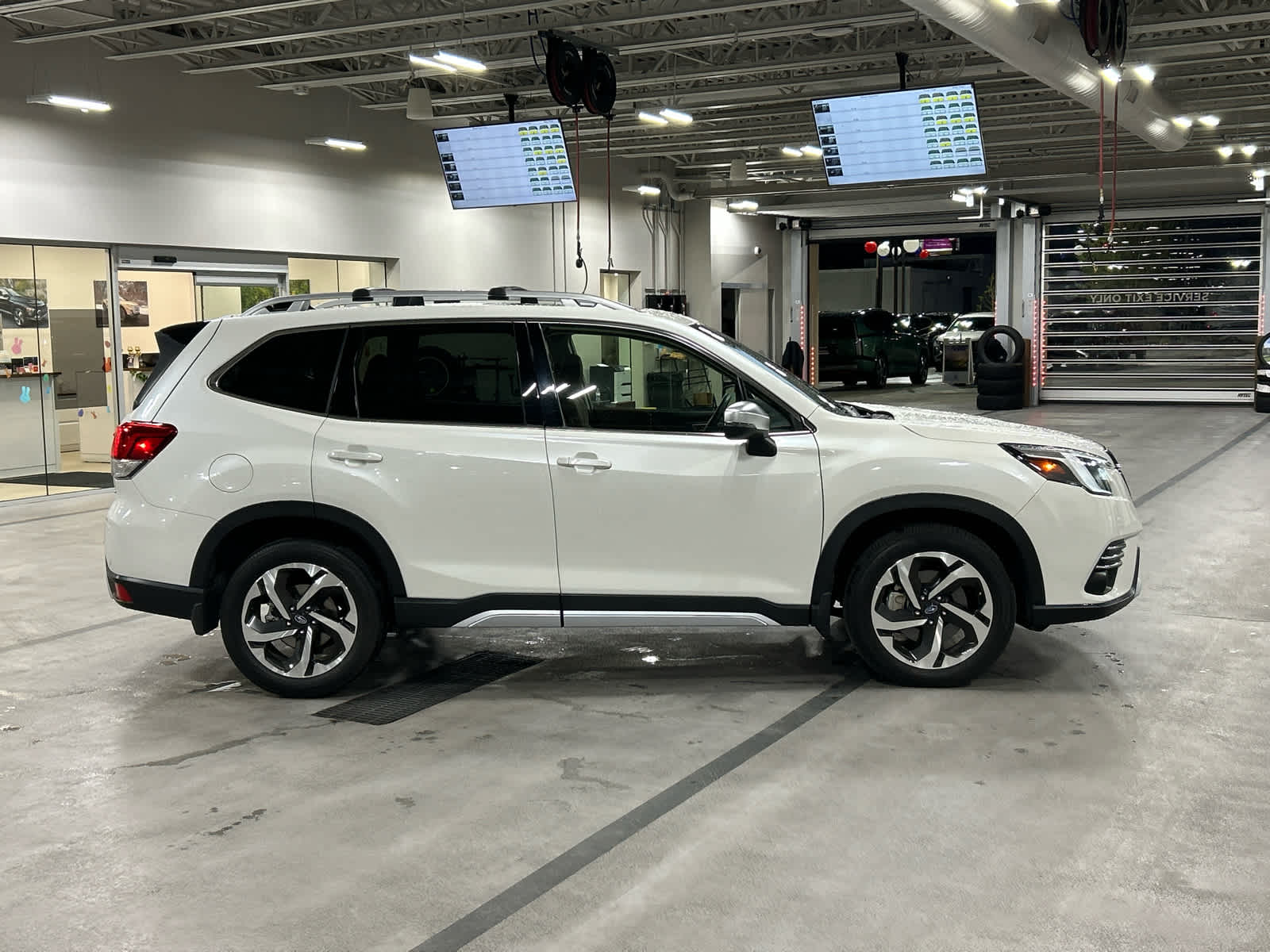 View vehicle photo 7