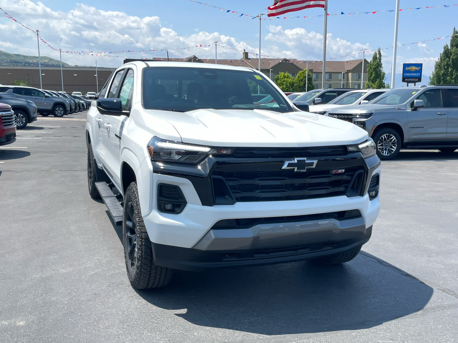 2025 Chevrolet Colorado Z71 photo 2