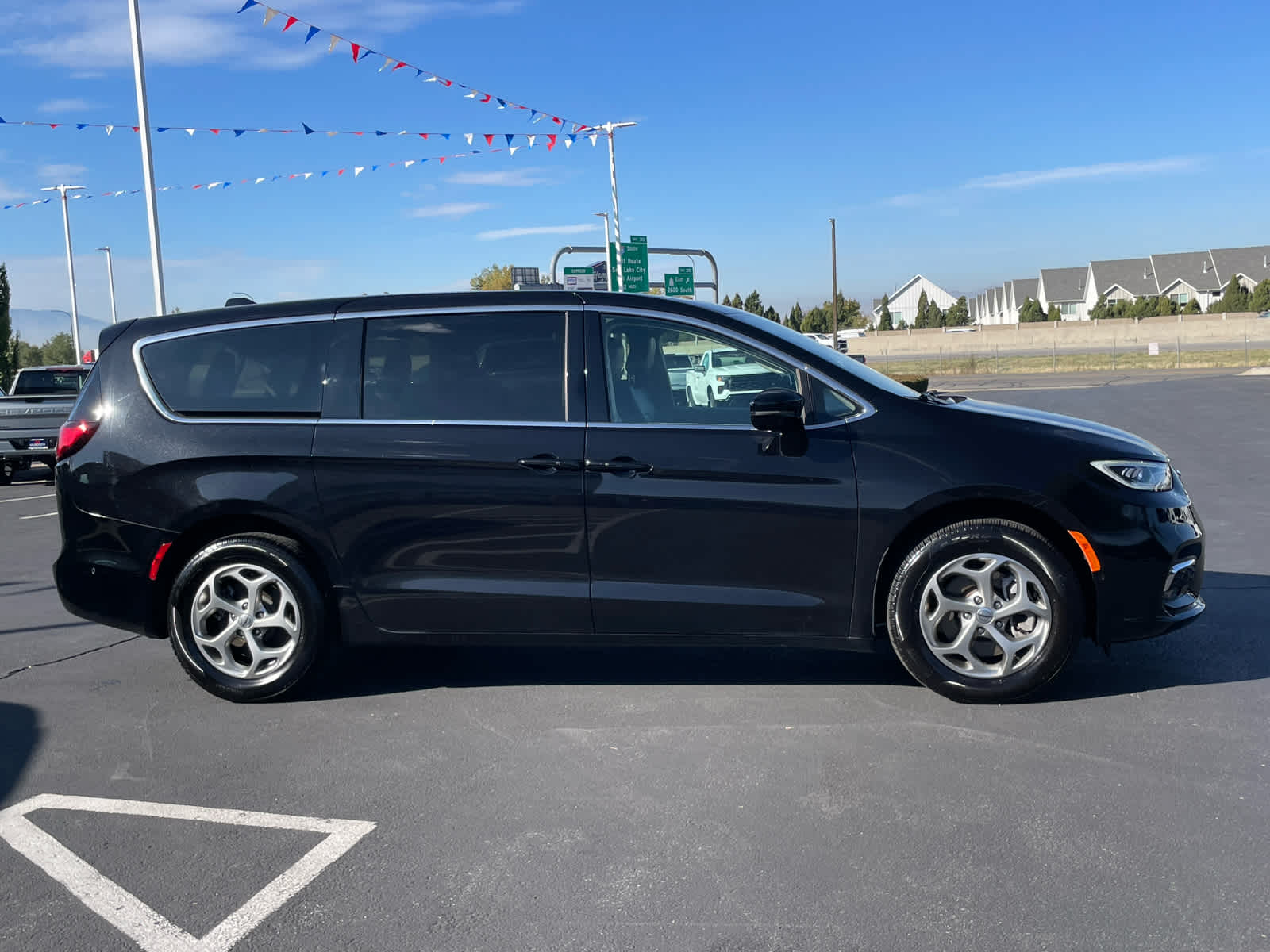 2024 Chrysler Pacifica Limited photo 4