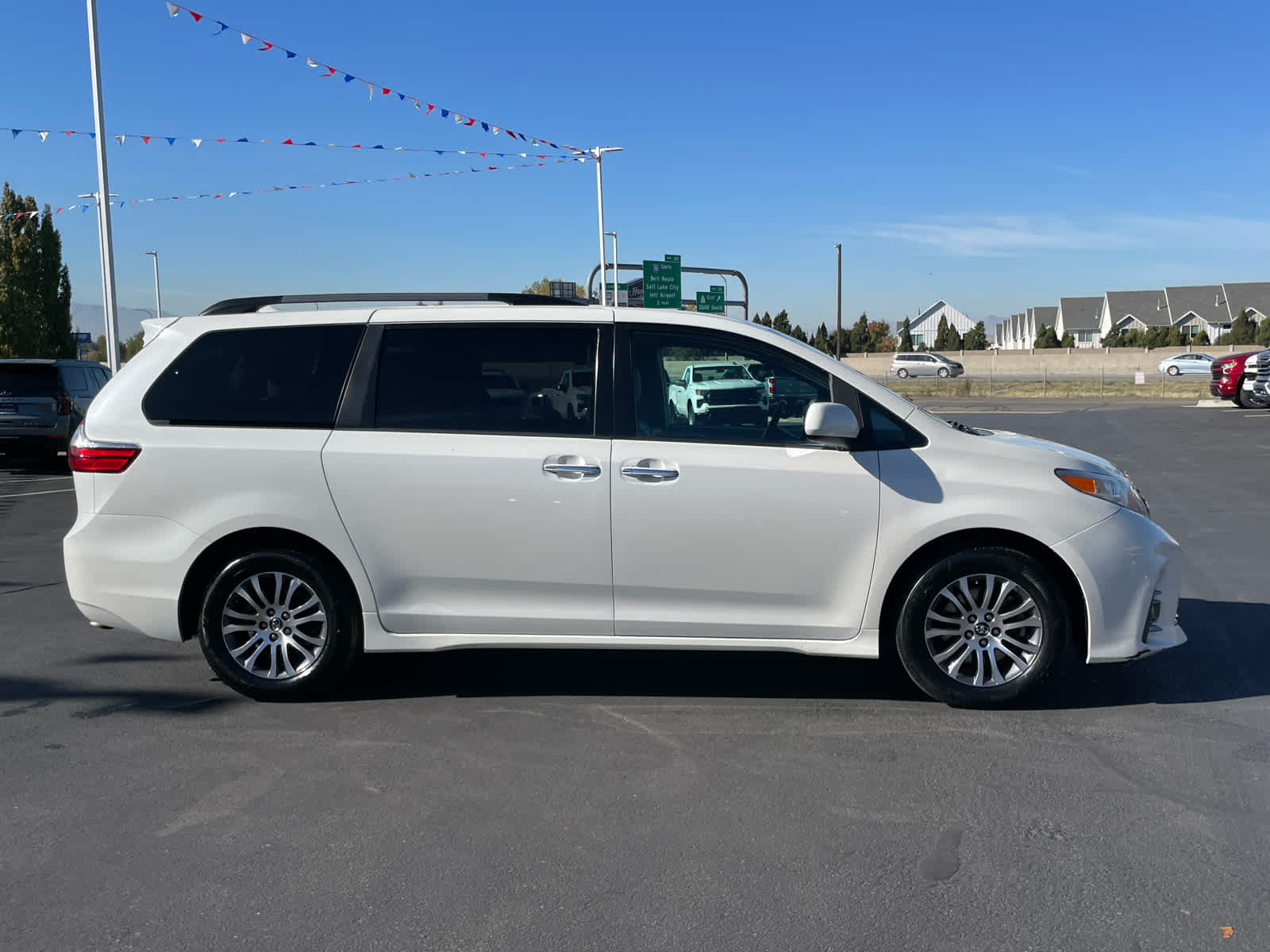 2019 Toyota Sienna Limited XLE Premium photo 4