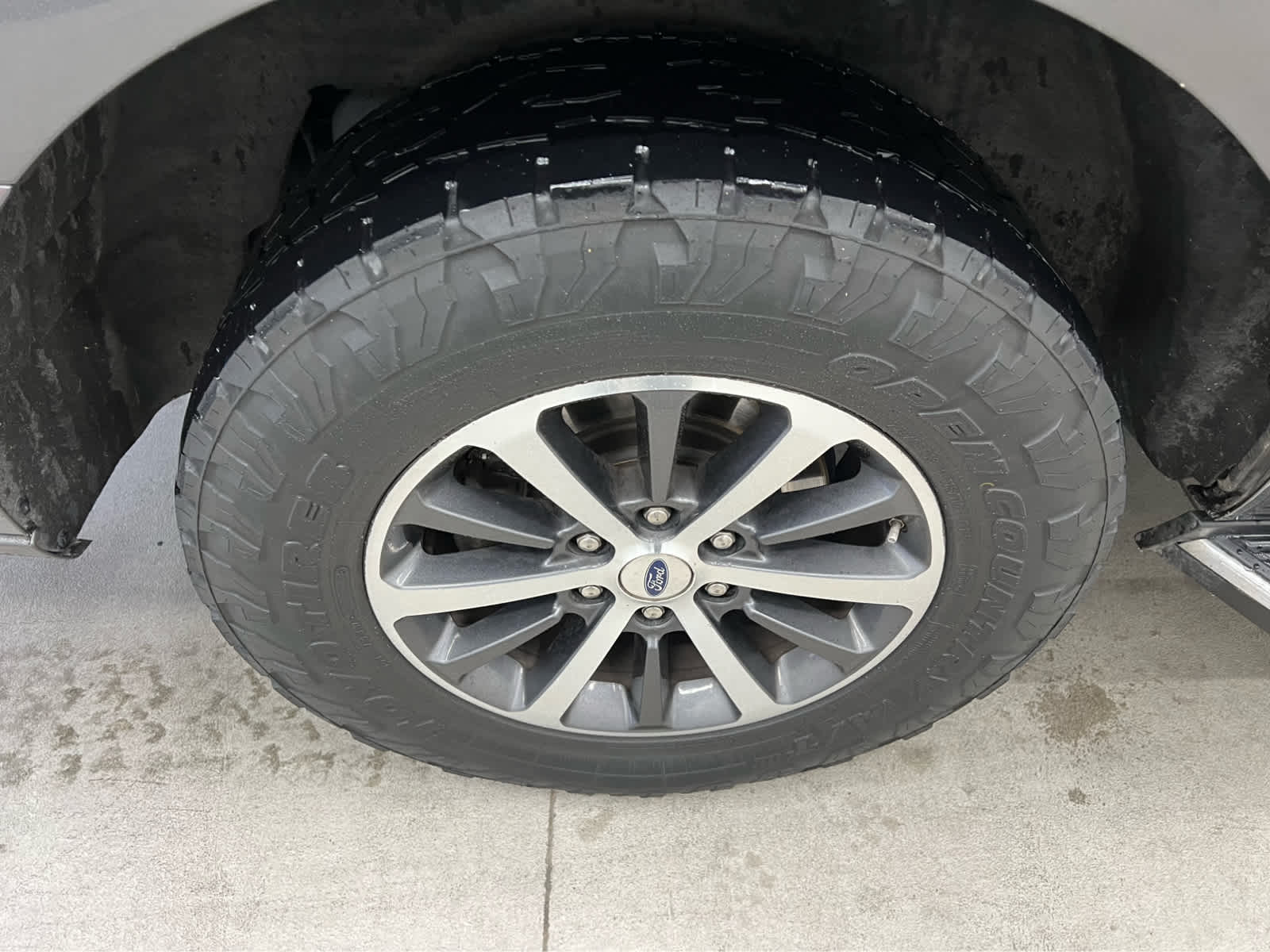 2020 Ford Expedition MAX XLT photo 2