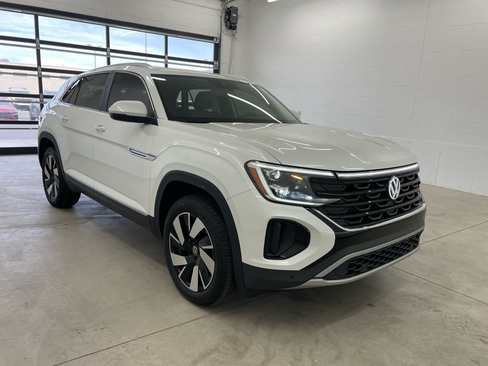 2025 Volkswagen Atlas Cross Sport SEL photo 4