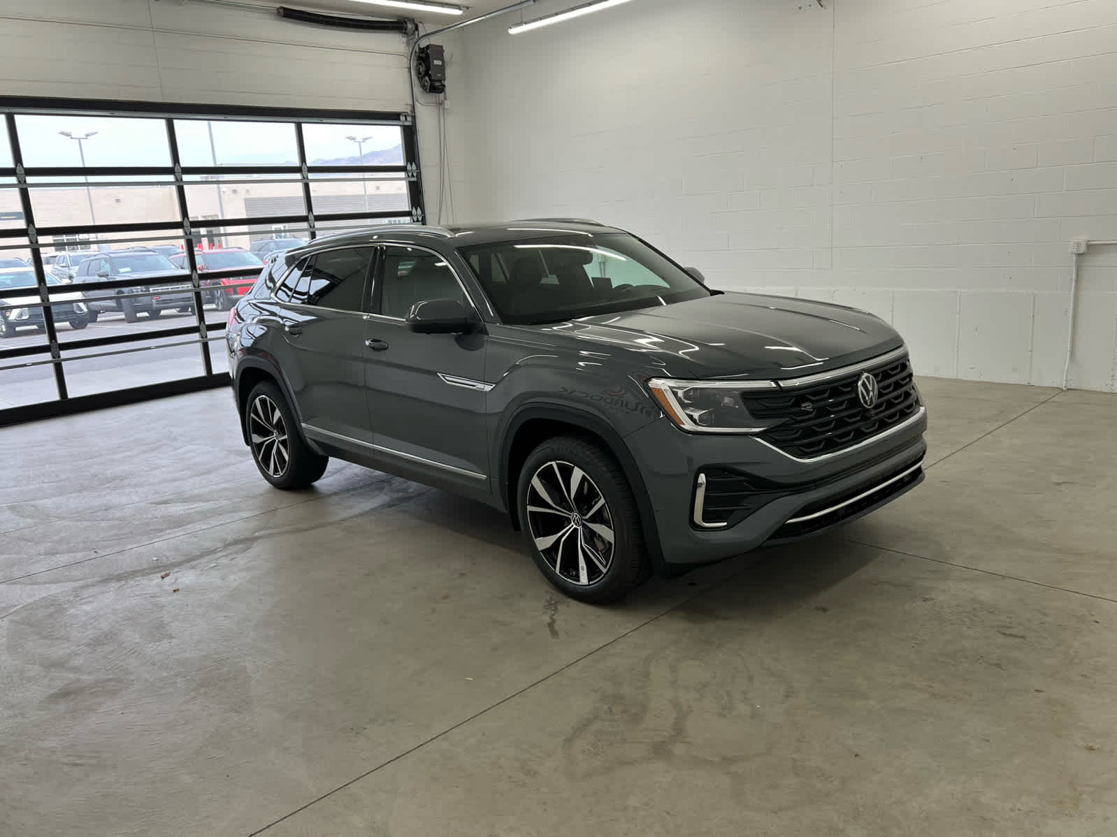 2026 Volkswagen Atlas Cross Sport SEL Premium R-Line photo 2