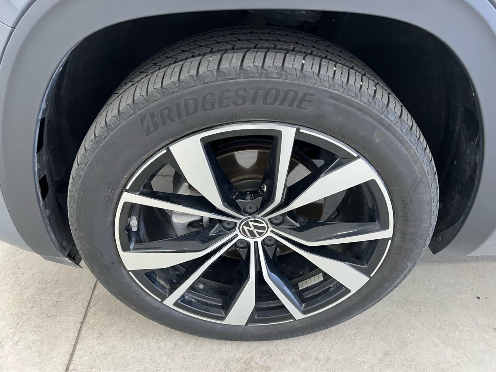 2025 Volkswagen Atlas SEL Premium R-Line photo 4