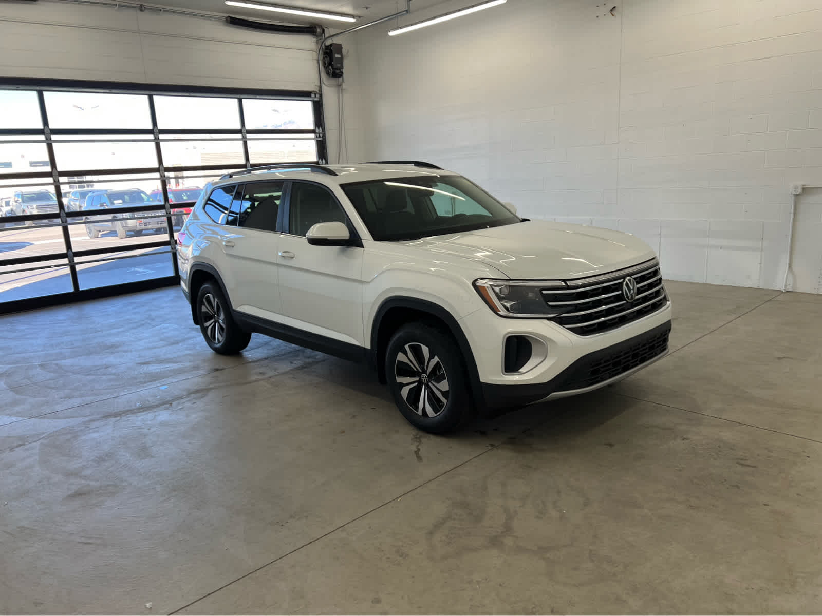 2026 Volkswagen Atlas SE photo 2