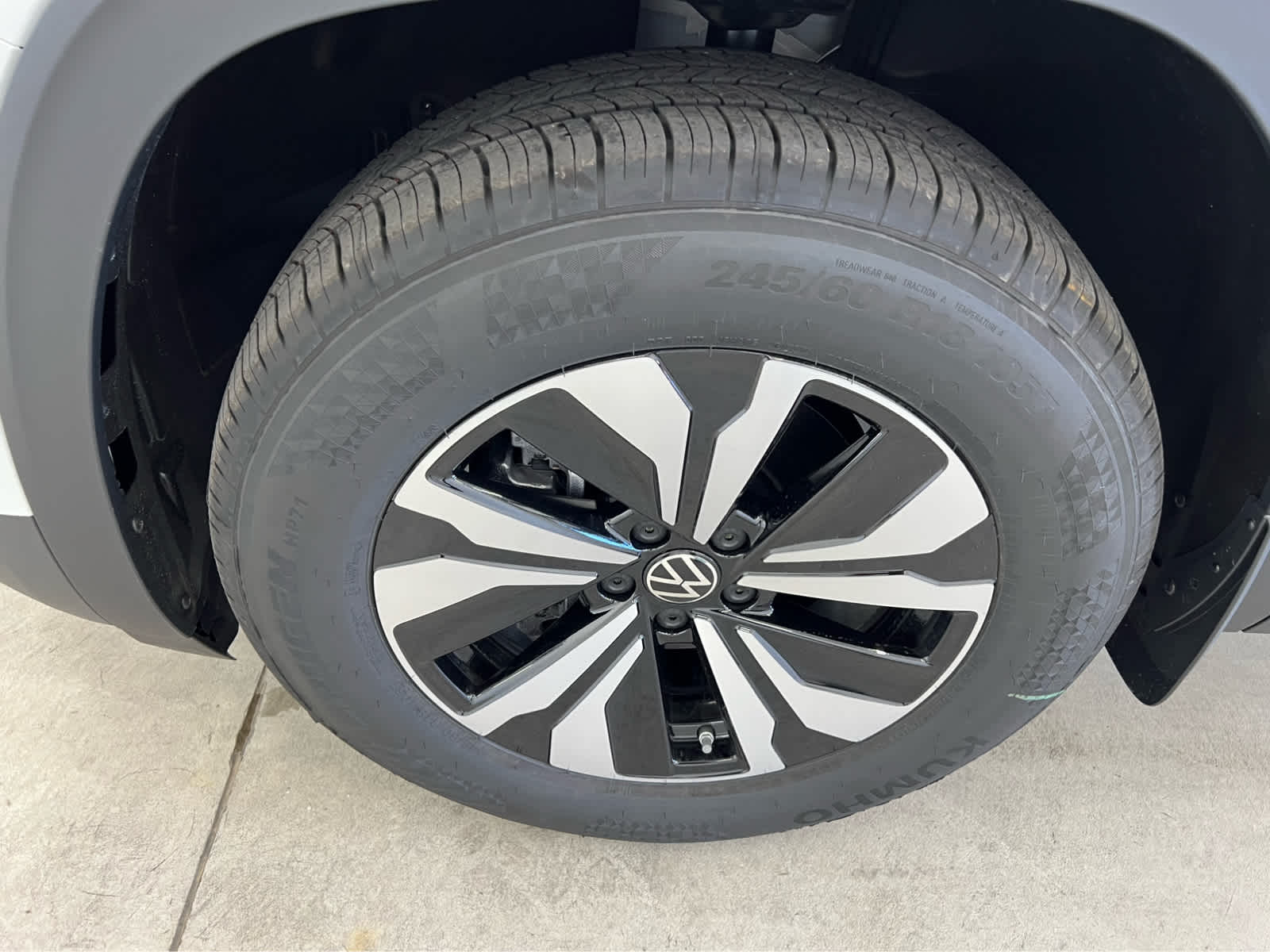 2026 Volkswagen Atlas SE photo 4