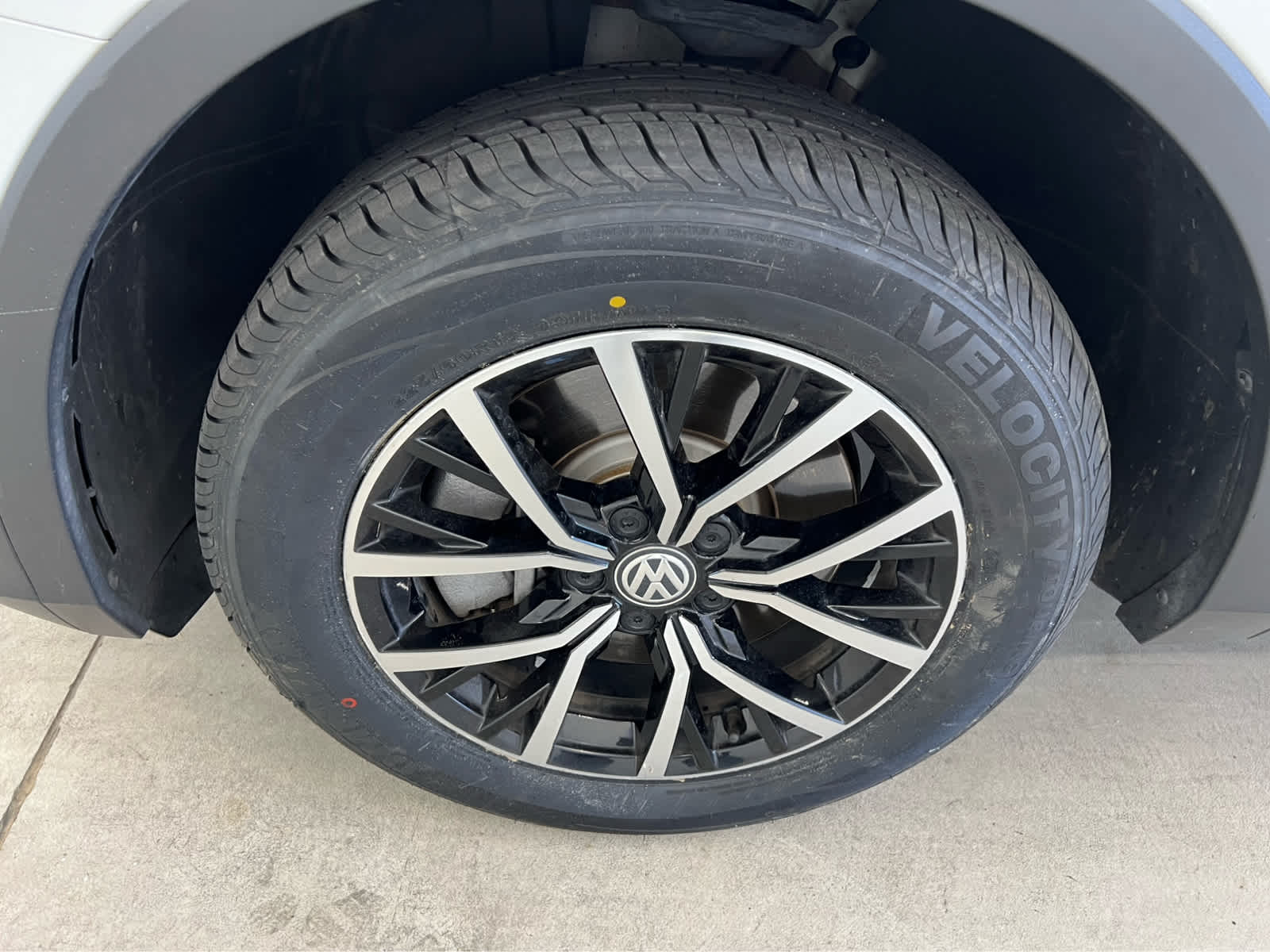 2021 Volkswagen Tiguan SE photo 4