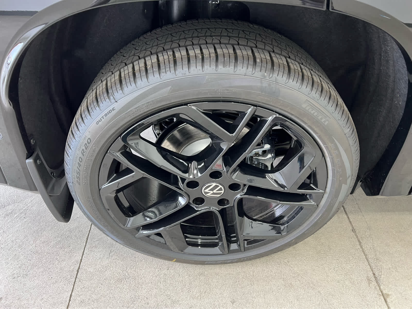 2026 Volkswagen Tiguan SE R-Line Black photo 3