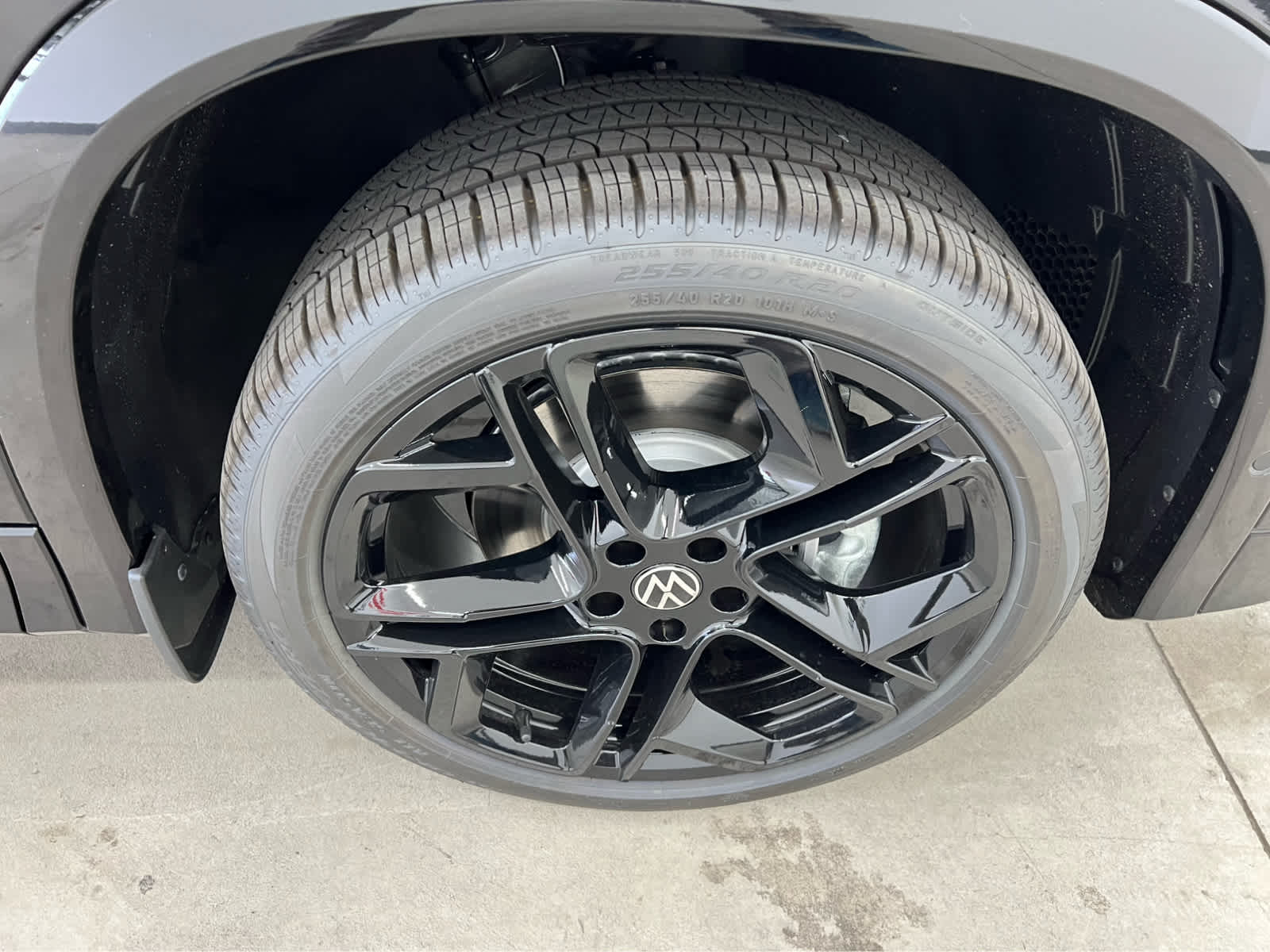 2026 Volkswagen Tiguan SE R-Line Black photo 2