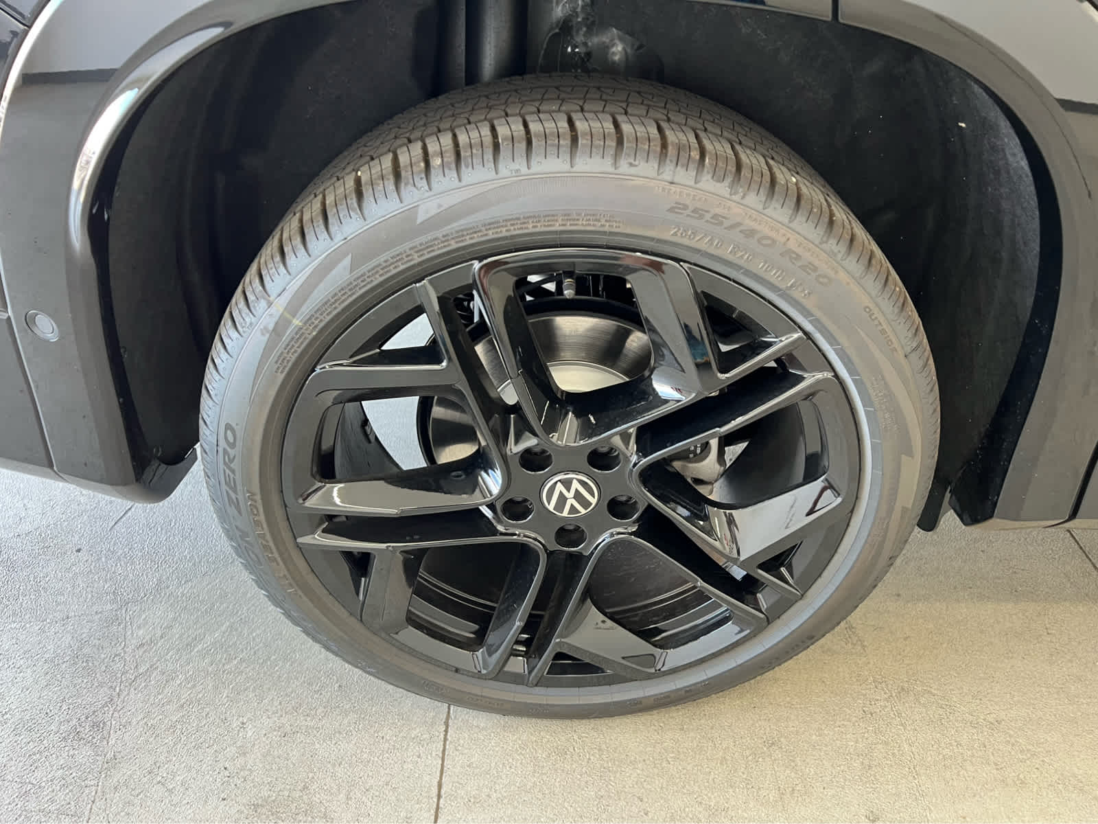 2025 Volkswagen Tiguan SE R-Line Black photo 2