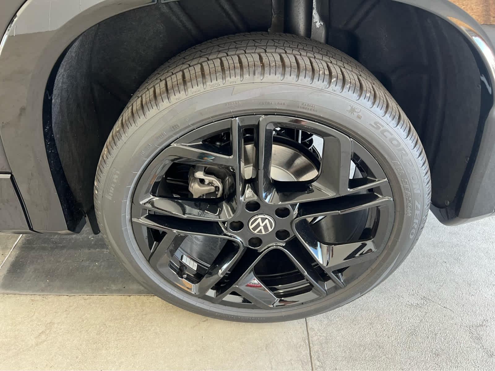 2025 Volkswagen Tiguan SE R-Line Black photo 3