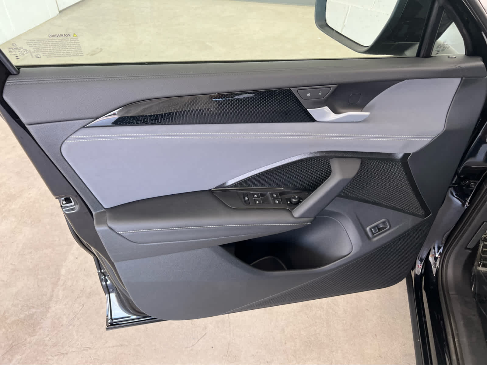 2025 Volkswagen Tiguan SE R-Line Black photo 4