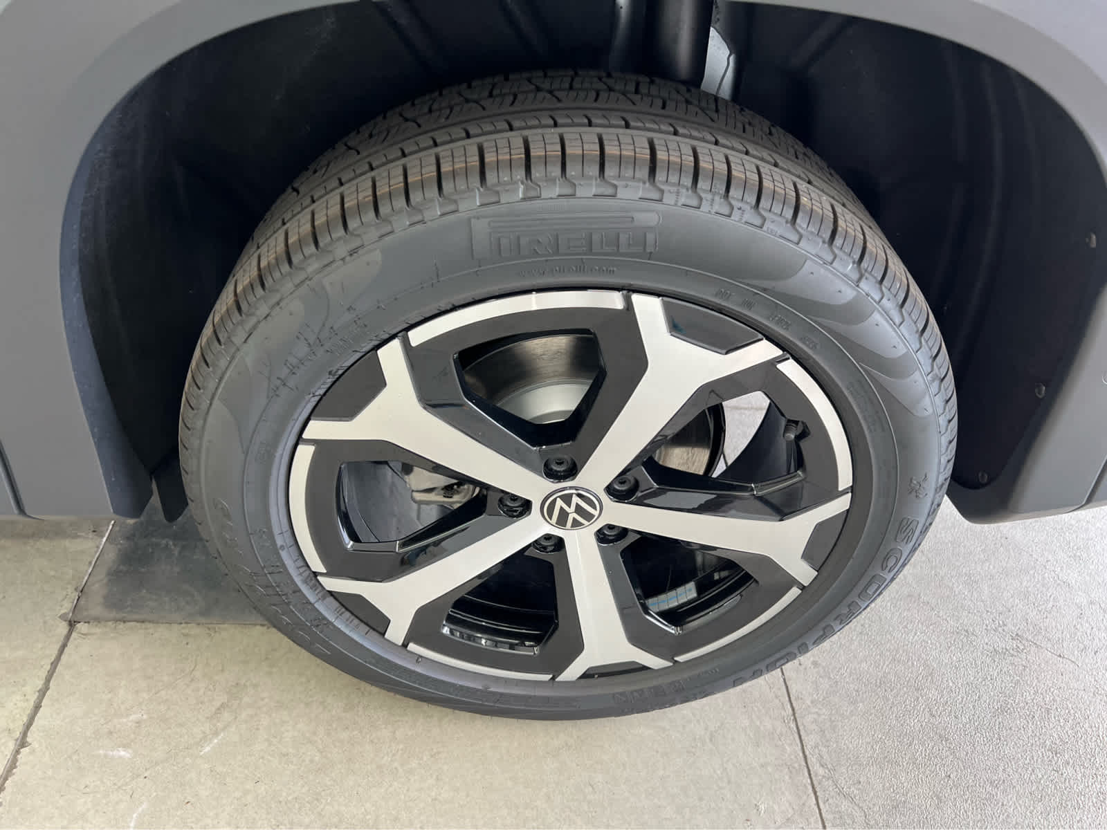 2026 Volkswagen Tiguan SE photo 4