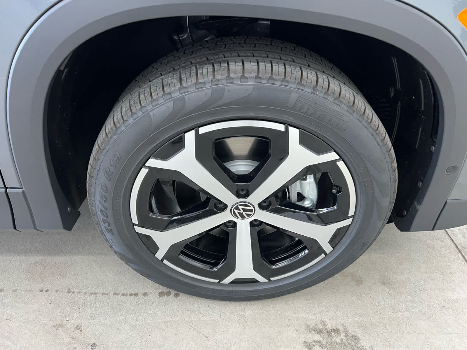 2026 Volkswagen Tiguan SE photo 2