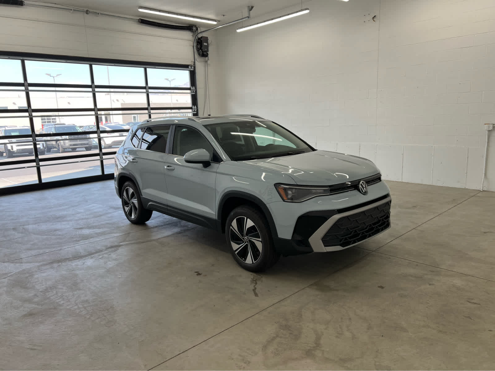2025 Volkswagen Taos SE photo 2