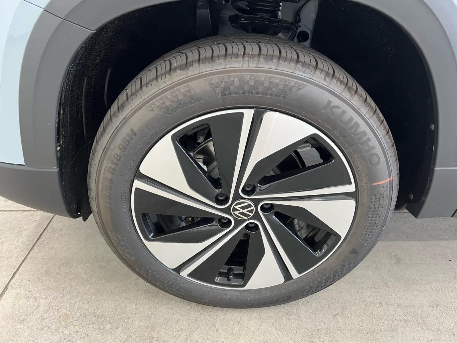 2025 Volkswagen Taos SE photo 4