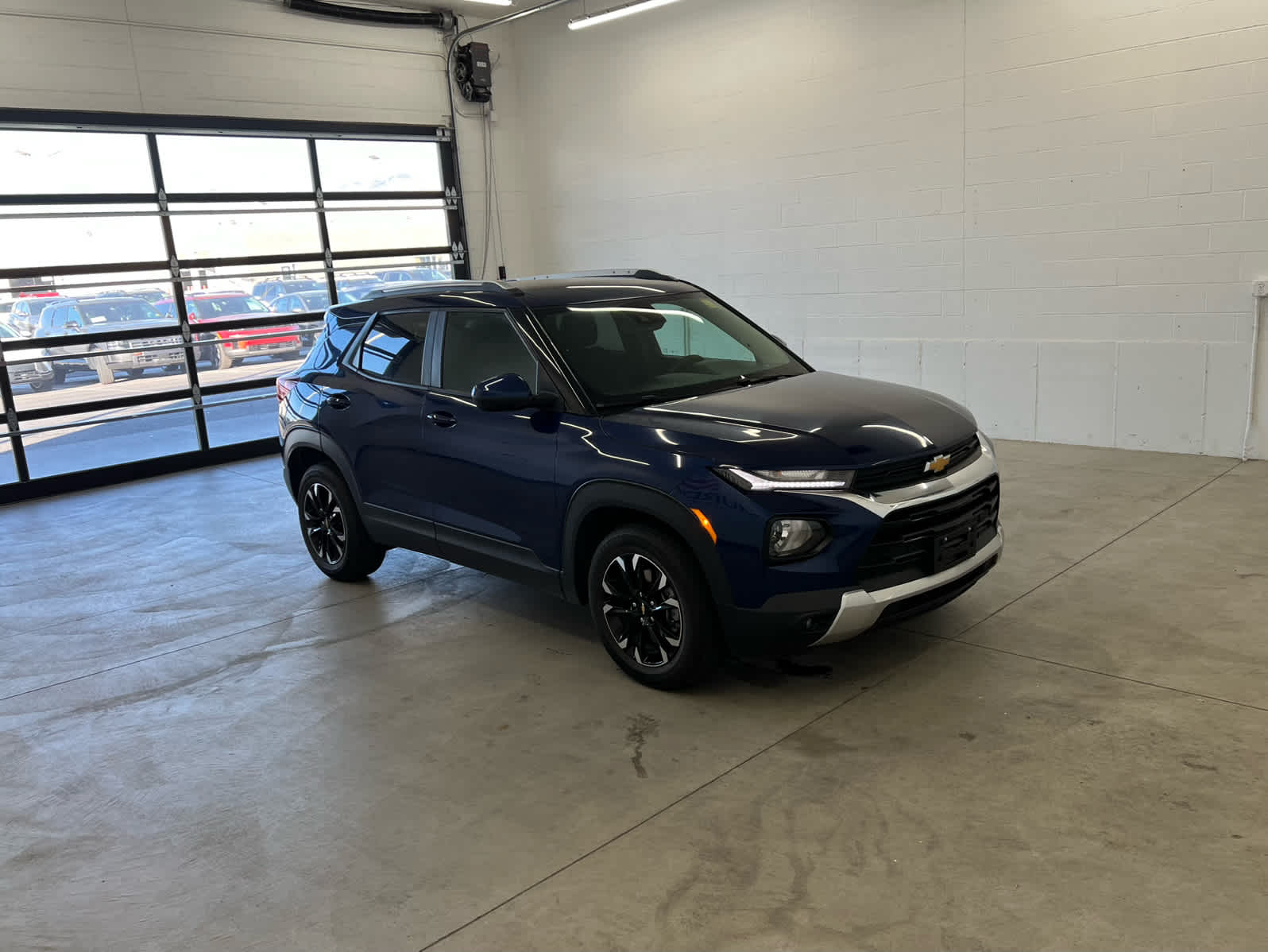 2023 Chevrolet Trailblazer LT photo 2