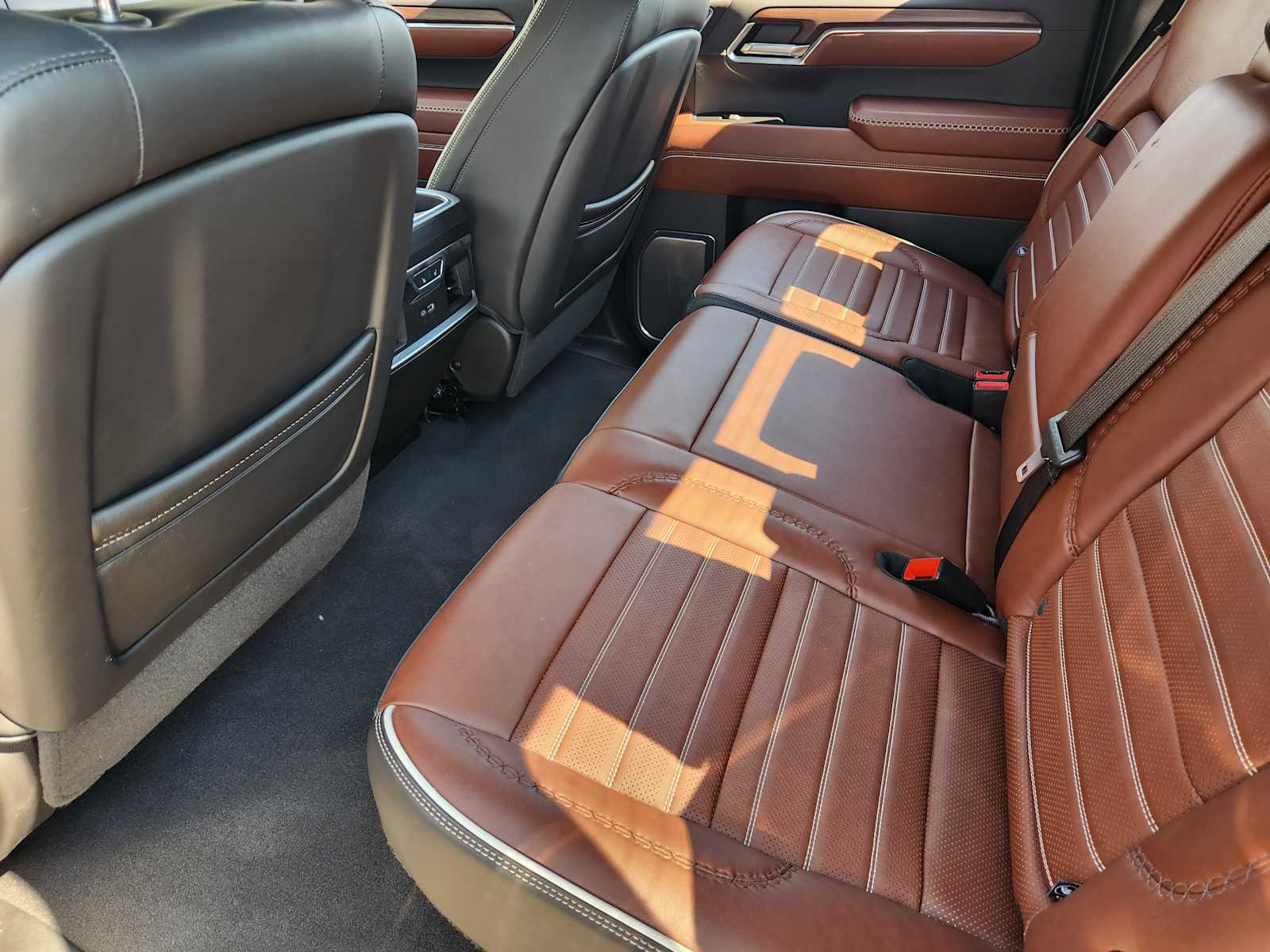 Used 2024 Sterling Metallic GMC Denali Ultimate image 30