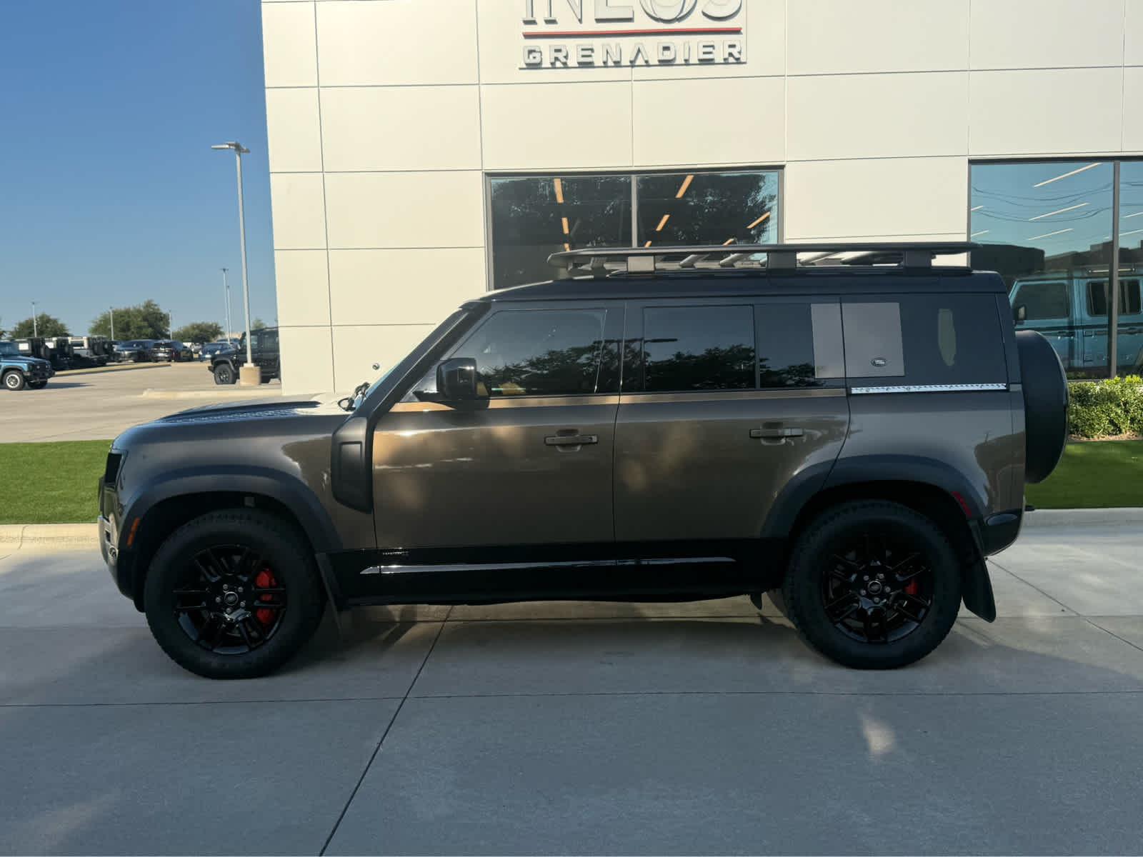 Used 2020  Land Rover X image 2