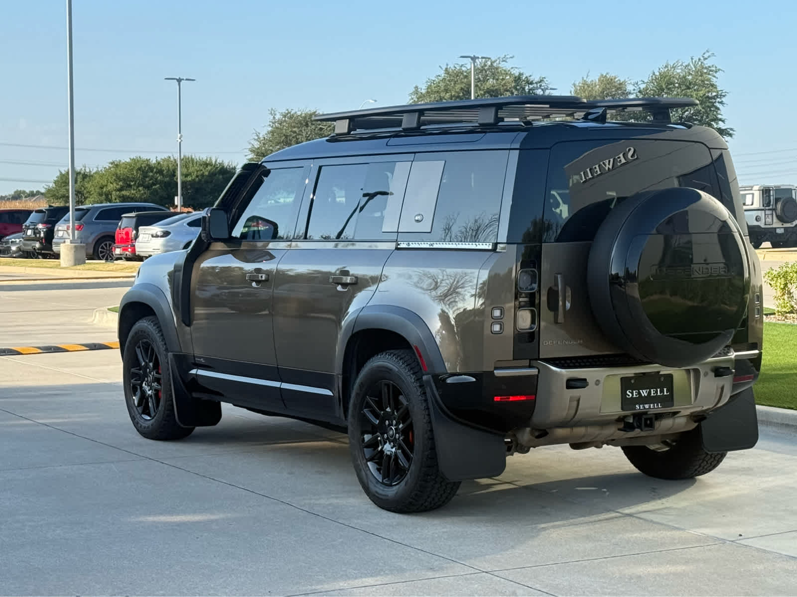 Used 2020  Land Rover X image 3