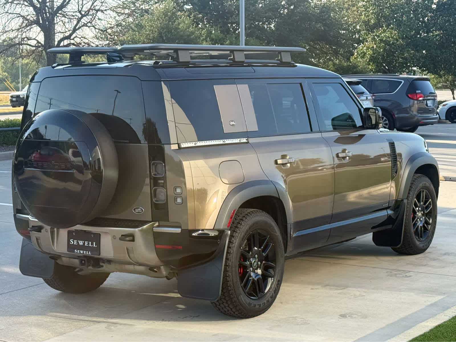Used 2020  Land Rover X image 5