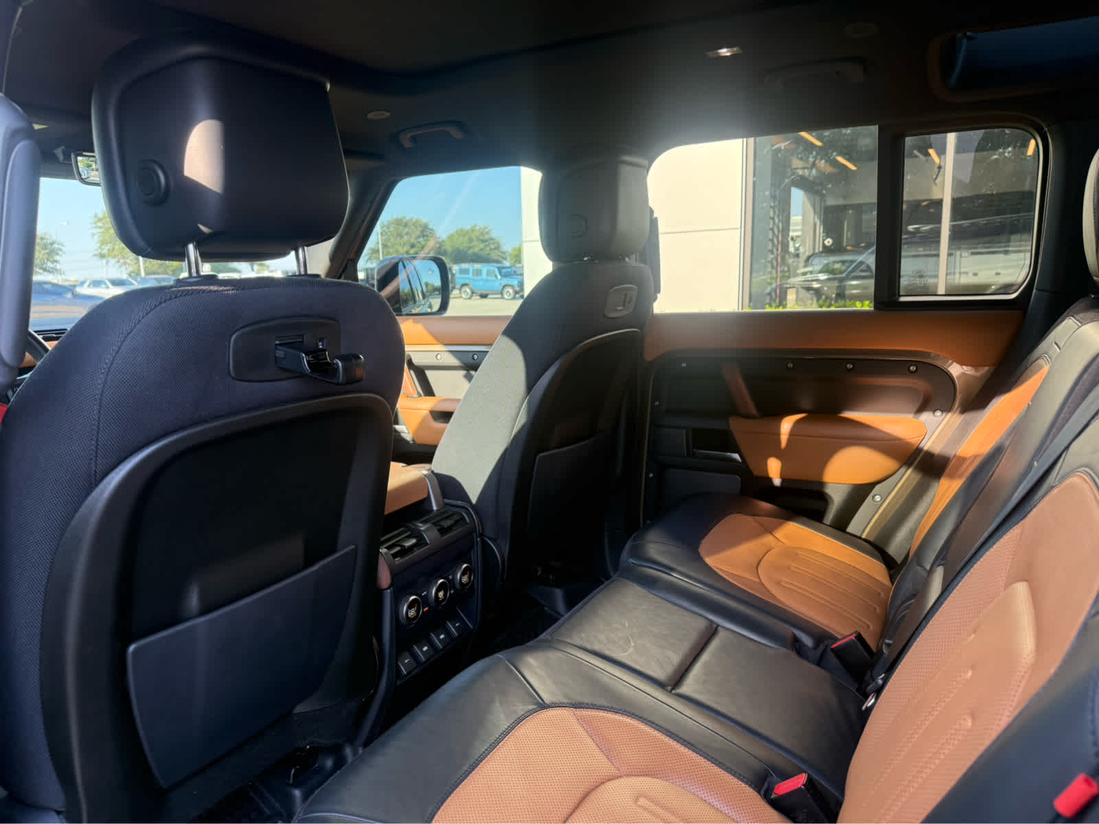 Used 2020  Land Rover X image 11