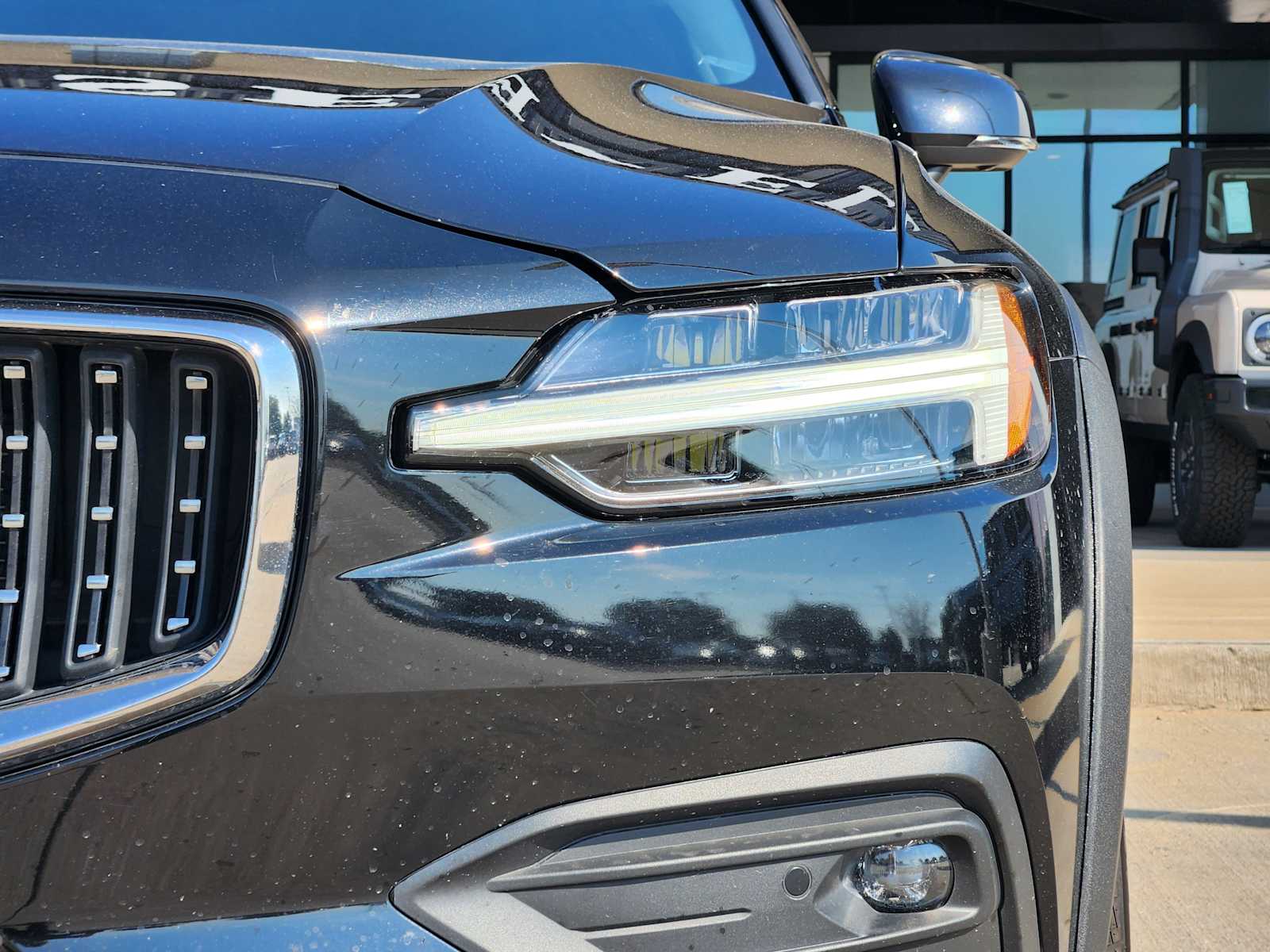 Used 2024 Onyx Black Metallic Volvo Plus image 8