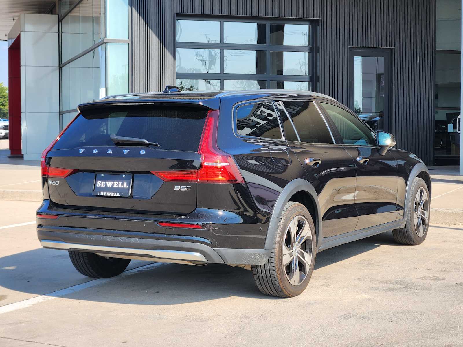 Used 2024 Onyx Black Metallic Volvo Plus image 7