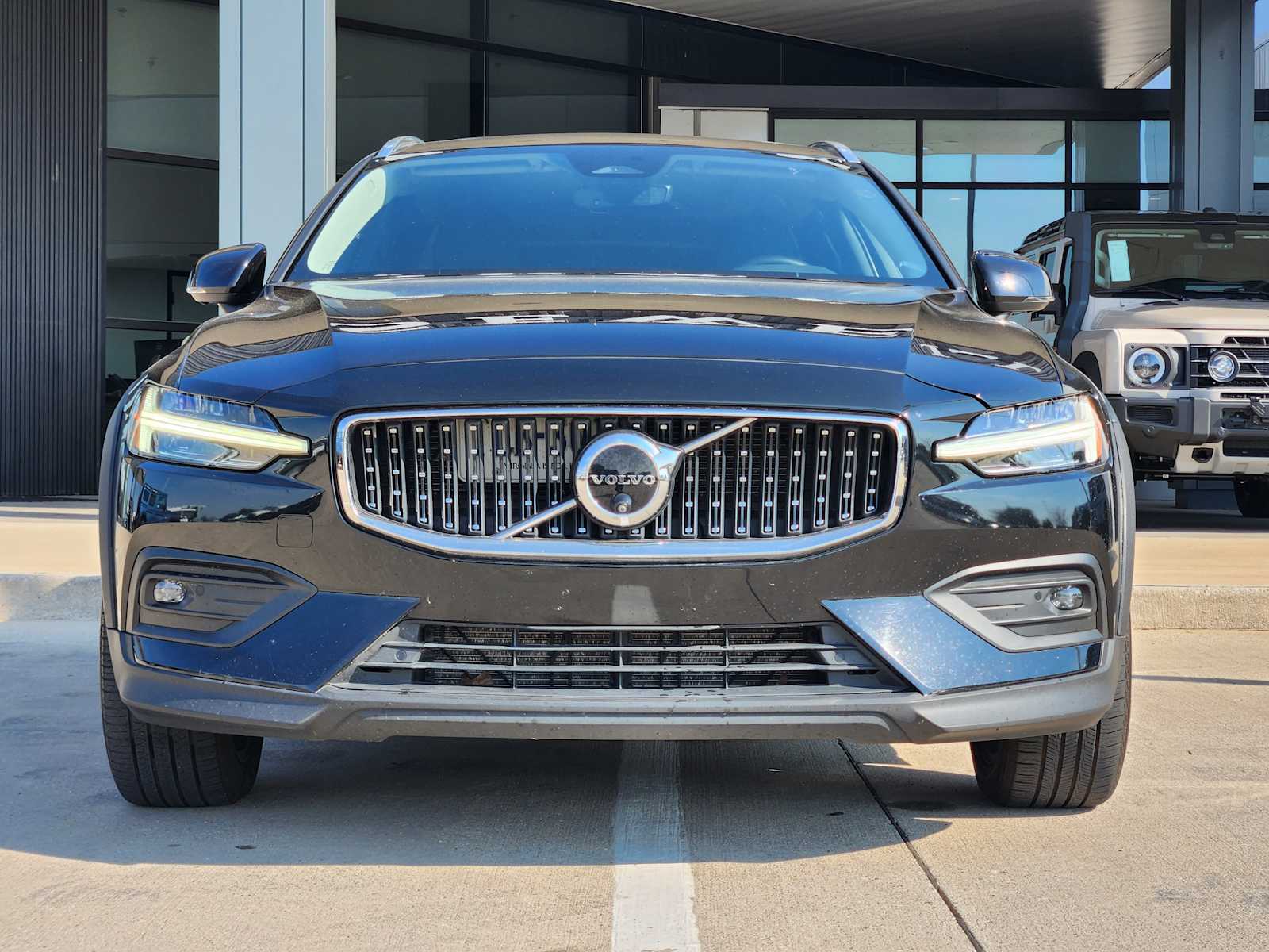 Used 2024 Onyx Black Metallic Volvo Plus image 2
