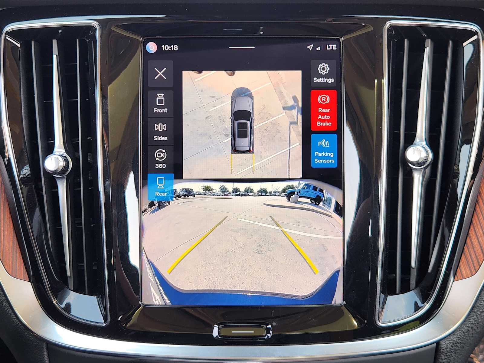 Used 2024 Onyx Black Metallic Volvo Plus image 18