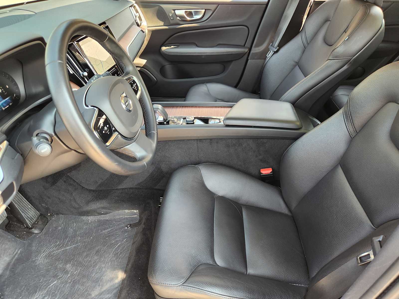 Used 2024 Onyx Black Metallic Volvo Plus image 13