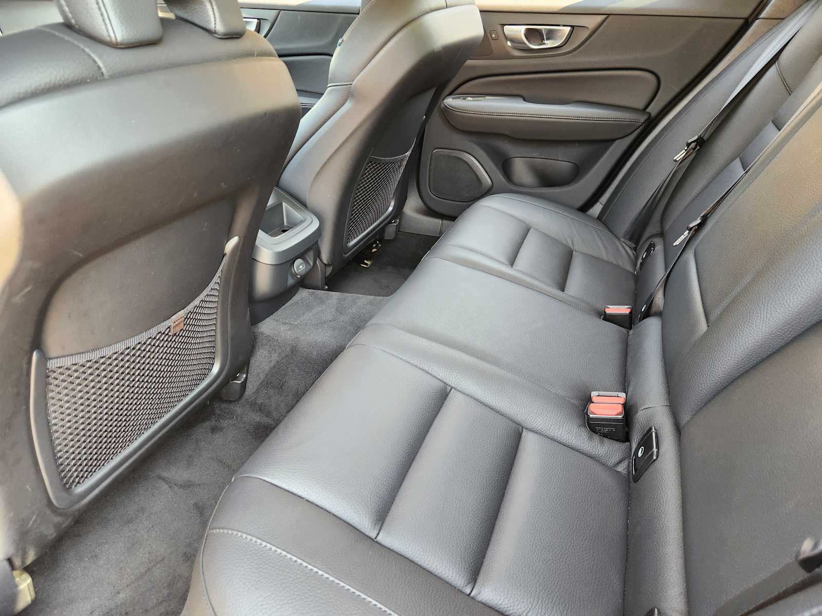 Used 2024 Onyx Black Metallic Volvo Plus image 30