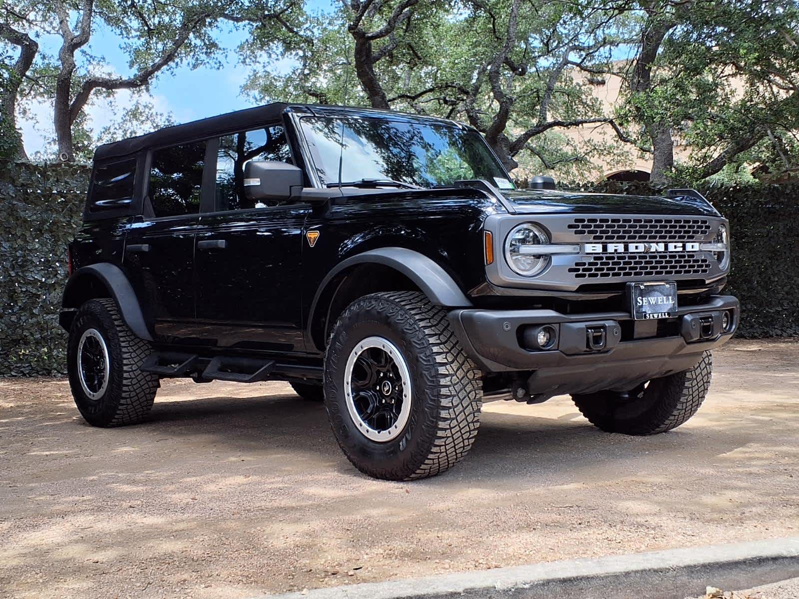 Used 2023 Shadow Black Ford Badlands image 3